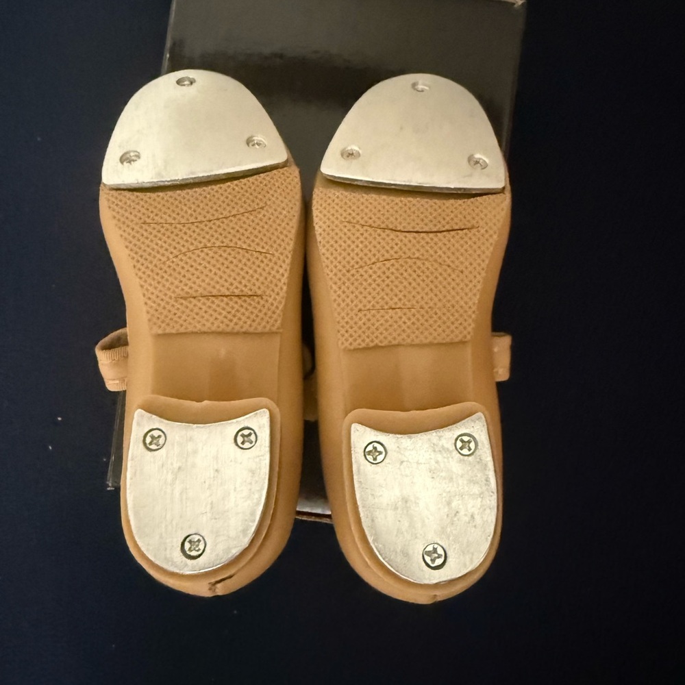 Tap Dancing Shows with Velcro Strap and Rounded Toe - Picture 5 of 7